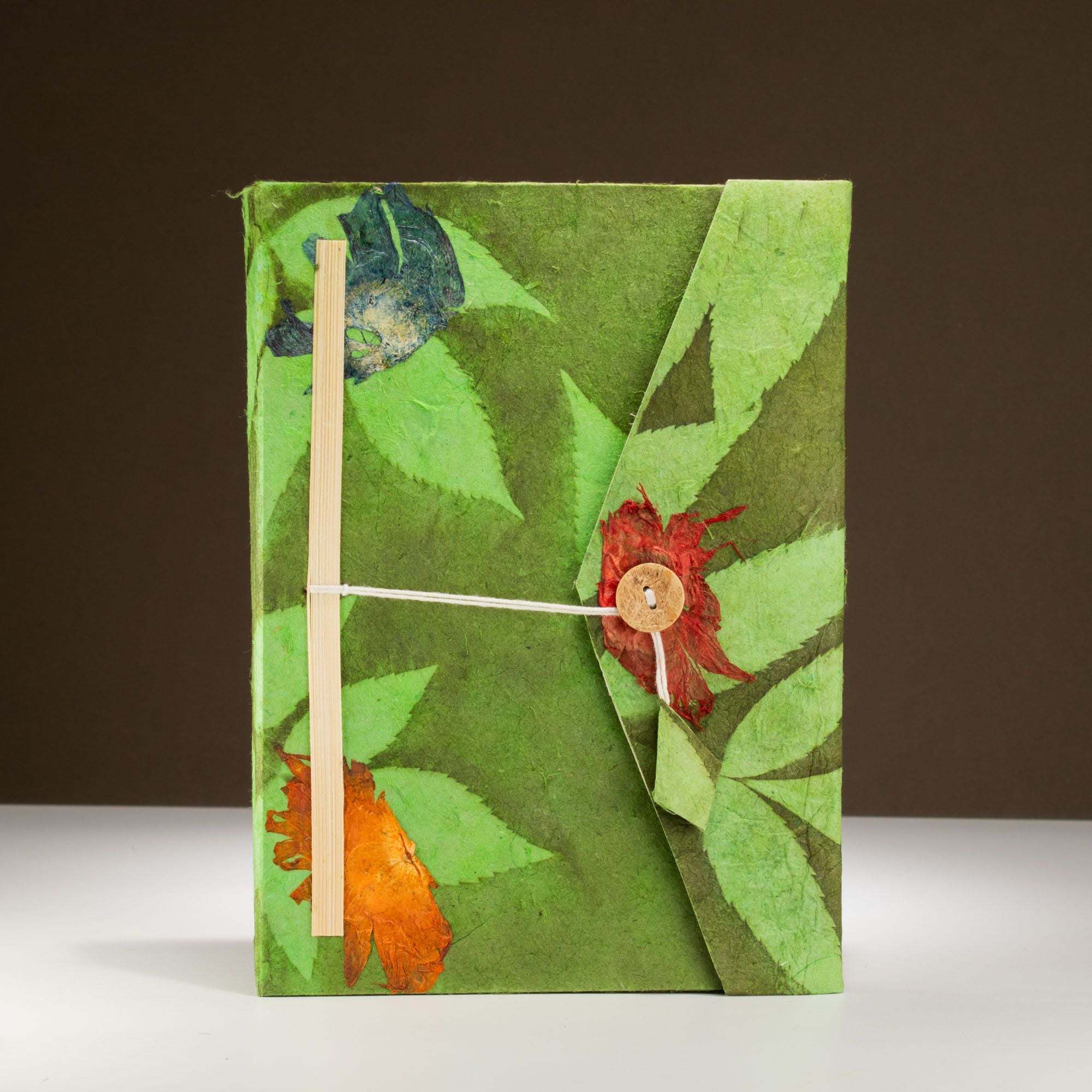 Lokta Bold Floral Journal – 45 Leaves – Includes Bookmark – Moss Green