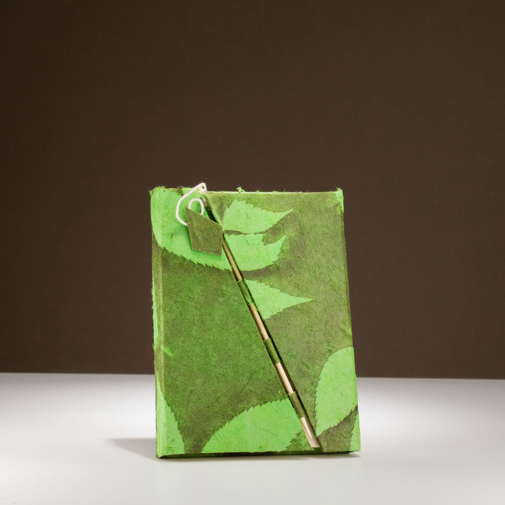 Lokta Bold Floral Bamboo Lock Journal – Moss Green