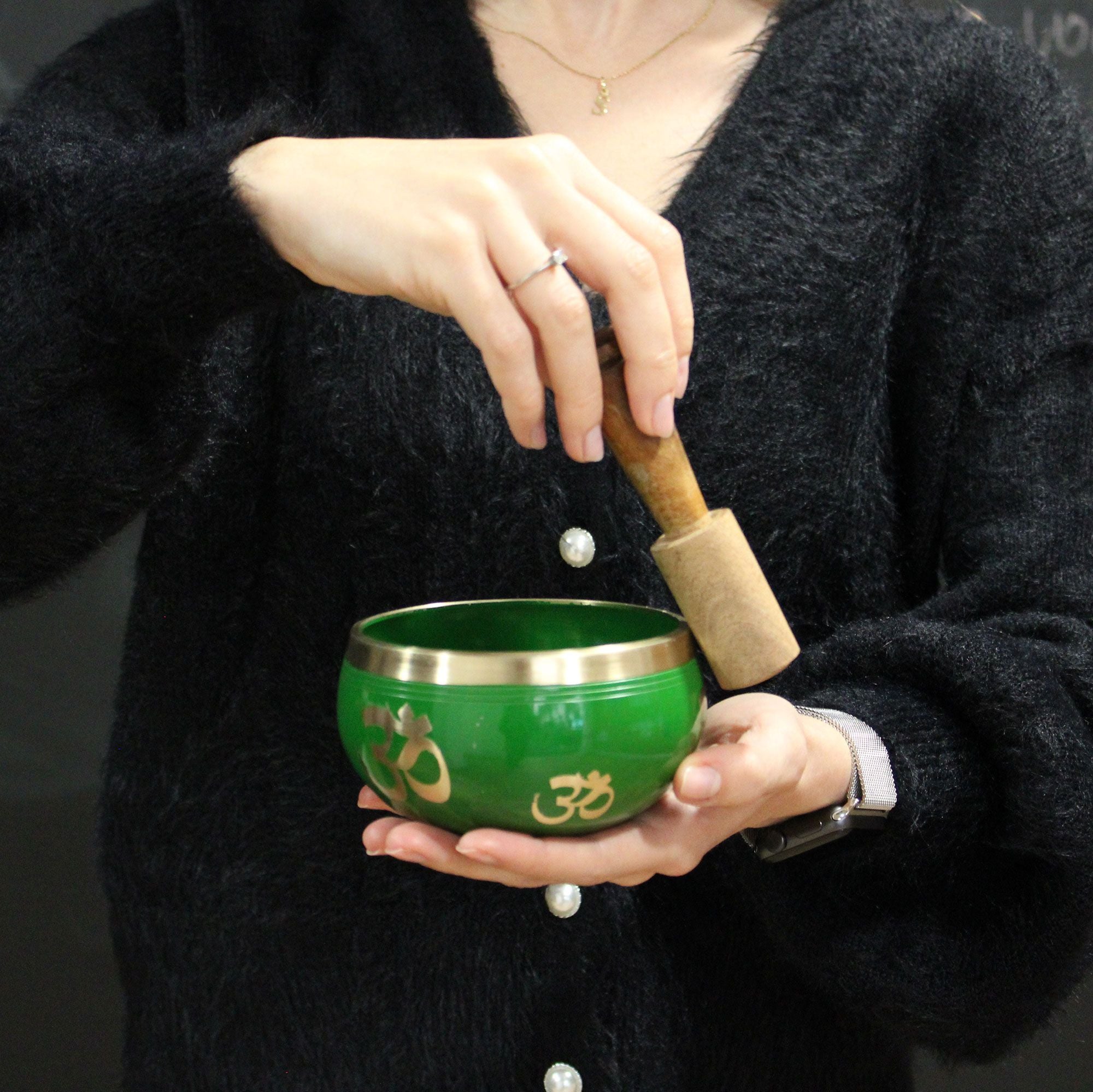 Large Yoga Moves Singing Bowl Set – White/Blue