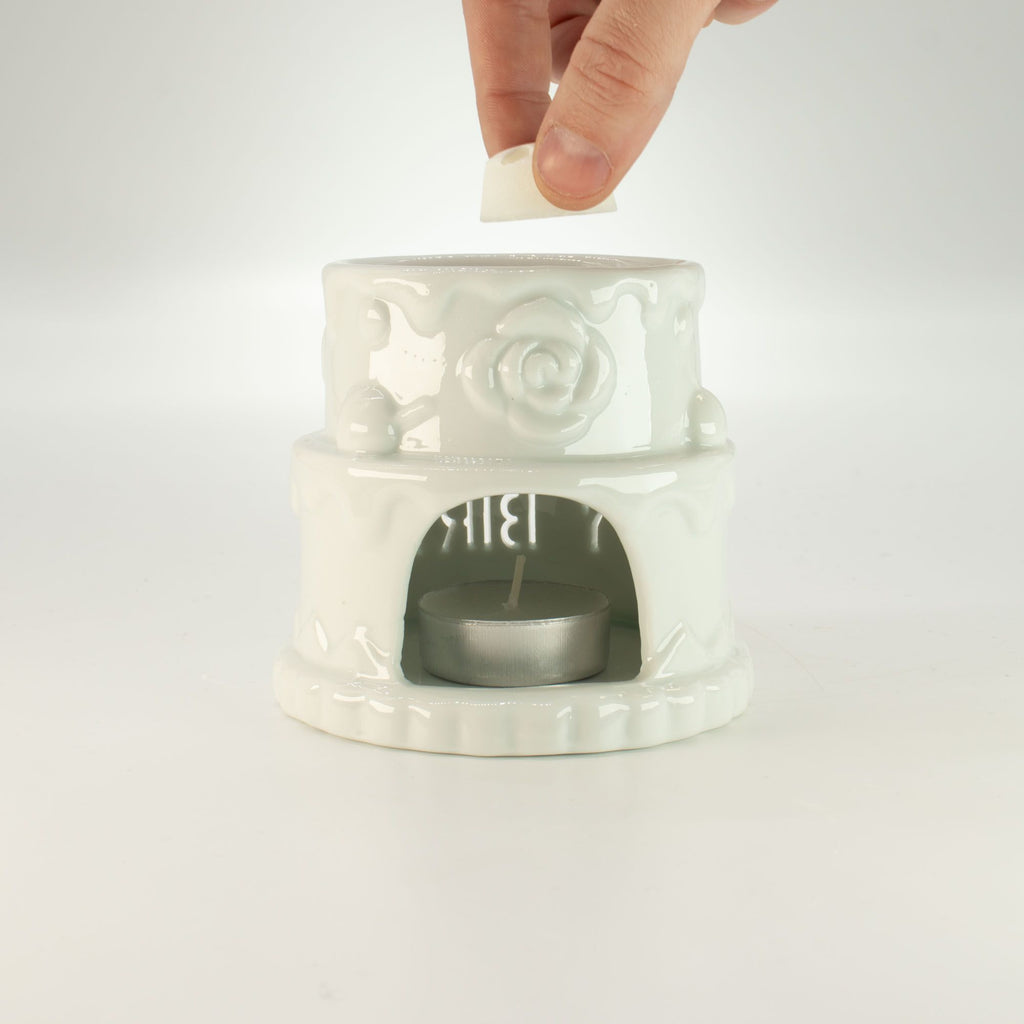 Ceramic Cake - HAPPY BIRTHDAY - White
